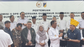 Gubernur Sulteng Dr. Anwar Hafid saat menerima kunjungan Rombongan Anggota DPR RI Komisi II di Kantor Gubernur , Rabu (7/4)