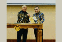 Bupati Banggai, Ir. H. Amirudin, MM., AIFO, dari Kepala BPK Perwakilan Provinsi Sulawesi Tengah, I Putu Wisudhantara, SE., MM., ERMAP., CSFA., GRCA., GRCP, pada Selasa (27/5/2025) di Kantor BPK RI Perwakilan Provinsi Sulawesi Tengah, Kota Palu