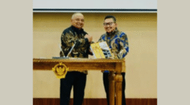 Bupati Banggai, Ir. H. Amirudin, MM., AIFO, dari Kepala BPK Perwakilan Provinsi Sulawesi Tengah, I Putu Wisudhantara, SE., MM., ERMAP., CSFA., GRCA., GRCP, pada Selasa (27/5/2025) di Kantor BPK RI Perwakilan Provinsi Sulawesi Tengah, Kota Palu