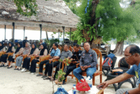 Wakil Ketua DPRD Tojo Una-Una, Jafar Amin, saat memaparkan pentingnya pengelolaan sampah berkelanjutan di Kabupaten Tojo Una-Una dalam acara Workshop dan Trainer of Trainer (TOT) Eco Games yang digelar pada 29-30 Mei 2025 di Fadhila Dive Resort