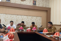 Bupati Tojo Una-Una, Ilham Lawidu, S.H.saat menerima kunjungan GIWEH diruang eksekutif kantor bupati setempat, Selasa (28/4)