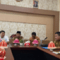 Bupati Tojo Una-Una, Ilham Lawidu, S.H.saat menerima kunjungan GIWEH diruang eksekutif kantor bupati setempat, Selasa (28/4)
