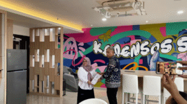 Wakil Bupati Tojo Una-Una,Hj.Surya, S.Sos,M.Si saat menyerahkan usulan Program Sekolah Rakyat kepada Wakil Menteri Sosial Agus Jabo Priyono di Jakarta, Minggu (04/05/2025)