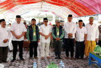 Bupati Touna Ilham Lawidu melepas tim petugas pemeriksa kesehatan hewan kurban secara (Kesmavet) di Masjid Thamaratul Ukhuwah, Kelurahan Muara Toba, usai salat Jumat (6/6)