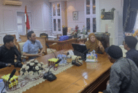 Wakil Gubernur dr. Reny A. Lamadjido saat melakukan audensi bersama Panitia Munas dan Musda PJS Sulteng, diruang kerjanya, Selasa, (10/6)