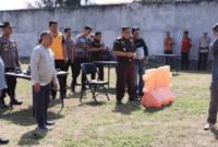 Ketua DPRD Tojo Una-una, Gusnar A. Suleman, Kapolres dan Kajari saat menghadiri lomba menembak pada HUT Bhayangkara 79 di lapangan tembak Mako Polres setempat , Selasa (10/6)