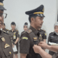 Kajari Tojo Una-una, Pilipus Siahaan, SH.MH, melantik Ade Chandra Kirana Damanik,S.H.,M.H., dan dan Muh.Dhimas Trisaskti, S.H, diruang rapat kantor Kejari setempat,Rabu (11/6)
