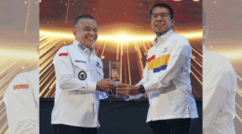 Walikota Palu Hadianto Rasyid saat menerima penghargaan, Rabu 28 Mei 2025