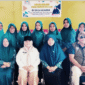 Ketua TP-PKK Kabupaten Tojo Una-Una, Ibu Hajar Lawidu bersama Wabup Hj. Surya saat berfoto bersama di desa Bomba, Rabu (28/5).