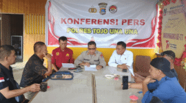 Wakapolres Tojo Una-Una Kompol Mulyadi dampingi Kasat Reskrim Iptu Syarif dan Kasi Humas Iptu Martono menggelar konferensi pers  penghentian penyidikan dugaan kasus penipuan, dikantin Mako Polres Touna, Senin 2 Juni 2025