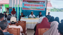 Camat Batudaka, Arman K. Tambilalo, S.Pi.,M.A.P., saat menggelar sosialisasi Koperasi Merah Putih di wilayahnya, pada Rabu (4/6/2025)