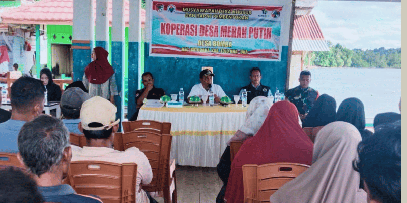 Camat Batudaka, Arman K. Tambilalo, S.Pi.,M.A.P., saat menggelar sosialisasi Koperasi Merah Putih di wilayahnya, pada Rabu (4/6/2025)