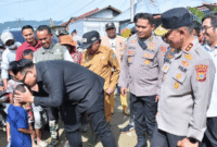 Wakil Ketua MPR RI, Abcabdra Muhammad Akbar Supratman,didampingi Kapolda Sulawesi Tengah, Irjen Pol.Dr.Agus Nugroho, menyalurkan bantuan senilai Rp150 juta kepada warga Desa Wombo dan Desa Wombo Kalonggo, Kecamatan Tanantovea, Kabupaten Donggala, Selasa (3/6).