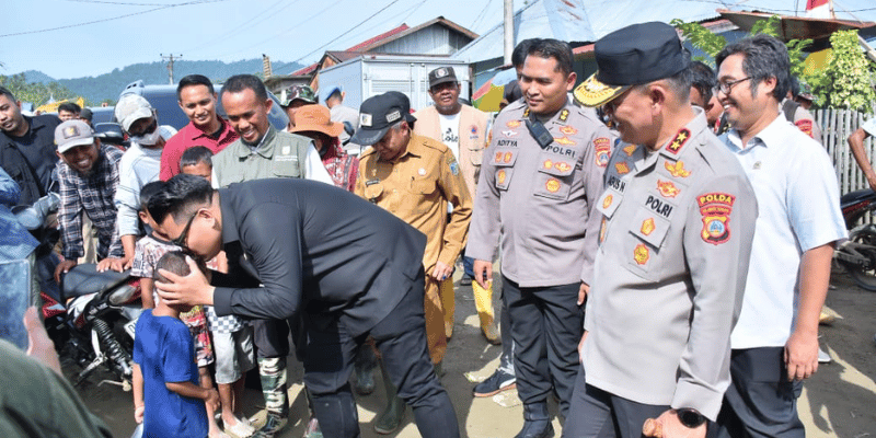 Wakil Ketua MPR RI, Abcabdra Muhammad Akbar Supratman,didampingi Kapolda Sulawesi Tengah, Irjen Pol.Dr.Agus Nugroho, menyalurkan bantuan senilai Rp150 juta kepada warga Desa Wombo dan Desa Wombo Kalonggo, Kecamatan Tanantovea, Kabupaten Donggala, Selasa (3/6).