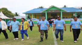 Bupati Touna  Ilham Lawidu dukung Turnamen Sepak Bola Piala Aliansi Eksklusif Berani Sulteng 2025, berlangsung di lapangan Stamina Kelurahan Ampana, mulai 22 Juni hingga 13 Juli 2025.

