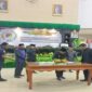 Bupati Ilham Lawidu saat melakukan penandatanganan persetujuan bersama atas Ranperda pertangungjawaban APBD tahun anggaran 2024 bersama tiga pimpinan DPRD Tojo Una-Una, Rabu ( 23/7/ 25).