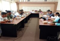 Wabup Tojo Una-Una, Hj. Surya, S.Sos., M.Si.,memimpin rapat koordinasi darurat percepatan realisasi Dana Alokasi Khusus (DAK) 2025  yang digelar Jumat (4/7) di Sekretariat Daerah.