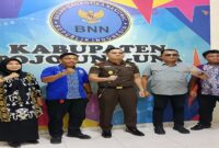 Kajari Tojo Una-Una yang baru, Dr. Risky Fachrurrozi, melakukan kunjungan silaturahmi ke Kantor Badan Narkotika Nasional Kabupaten (BNNK) Tojo Una-Una pada Selasa (29/7/2025) pukul 11.00 WITA.