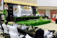 Sekretaris Fraksi Amanat Perjuangan DPRD Tojo Una-una, Sumiyati, S.Pd., saat menyampaikan pandangan Pertangungjawaban Pelaksanaan APBD Tahun 2024 pada sidang Paripurna DPRD Touna, Senin (30/6)