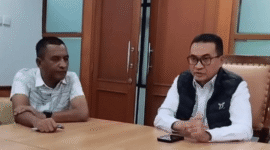Camat Ampana Tete Asrin Soga saat bersama Dr. Mulyadin Malik, Kepala Badan Pengembangan dan Informasi Desa Kementerian Desa RI, di Jakarta pada Selasa (24/6)