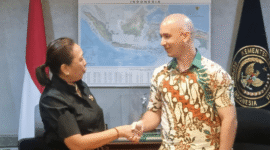 Direktur Reconnect Thomas Despin
saat melakukan Penandatanganan Memorandum of Understanding (MoU) dengan Deputi Bidang Pemasaran, Ibu Made Ayu Marthini