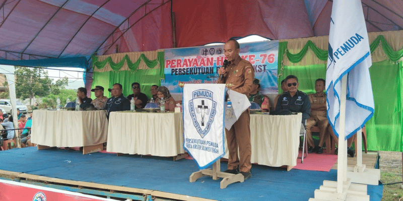 Alfred Leonard Lanu saat memberikan sambutan pada Perayaan Hari Ulang Tahun (HUT) ke-76 Persekutuan Pemuda Gereja Kristen Sulawesi Tengah (GKST) Klasis Tojo berlangsung di Kabupaten Morut, 7-8 Juli 2025