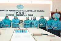 Ketua TP PKK Tojo Una-Una,Ny Hajar Lawidu, S.Kep.,Ns saat bersama Ny. Dr. Hj. Sri Wahyuni, SE, M.Si, Ketua Pokja I TP-PKK Provinsi Kalimantan Timur, Senin (7/ 7/ 2025)