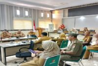 Wakil Bupati Tojo Una-Una, Hj. Surya, S.Sos., M.Si., memimpin rapat persiapan peringatan Hari Ulang Tahun ke-80 RI di ruang rapat Kantor Bupati pada Senin (28/7/2025).
