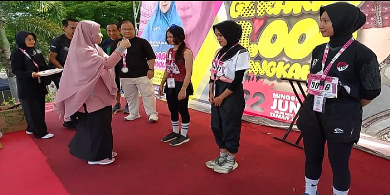 Antusiasme mewarnai Aksi Bergizi Promkes Fun Run 5K yang diikuti sekitar 500 peserta, termasuk banyak remaja putri usia 12-18 tahun, pada Sabtu (21/6/2025).