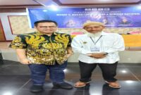 
Budi Dako (kanan) foto bersama Rizaludin Kurniawan (kiri) Ketua Dewan Pakar DPP Pro Jurnalismedia Siber (PJS). (ist)