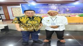 
Budi Dako (kanan) foto bersama Rizaludin Kurniawan (kiri) Ketua Dewan Pakar DPP Pro Jurnalismedia Siber (PJS). (ist)
