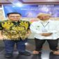 
Budi Dako (kanan) foto bersama Rizaludin Kurniawan (kiri) Ketua Dewan Pakar DPP Pro Jurnalismedia Siber (PJS). (ist)