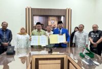 Bupati Tojo Una-Una, Ilham Lawidu dan Rektor UNISA Palu usai melakukan penandatanganan MoU kerja sama diruang Rektor UNISA Dr. Dr.Moh.Yasin,S.E., M.P., Selasa 12 Agustus 2025