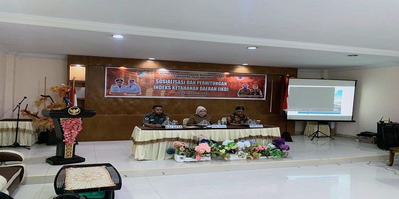 
 Wakil Bupati Tojo Una-Una, Hj. Surya, S.Sos., M.Si.,membuka kegiatan sosialisasi dan perhitungan IKD di Hotel Ananda Ampana, Senin (25/8/2025).