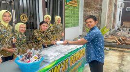 Ikatan Adhyaksa Dharmakarini (IAD) Daerah Touna menggelar kegiatan Jumat Berkah dalam rangka memperingati Hari Lahir Kejaksaan ke-80, Jumat (22/8/2025). 