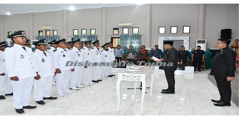16 kepala desa di Kabupaten Tojo Una-Una resmi dikukuhkan kembali oleh Bupati Ilham Lawidu di Gedung Auditoriun Kantor Bupati,Kamis (28/8/2025).