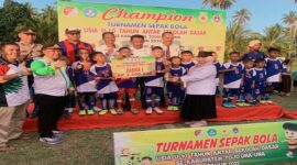 Wakil Bupati Hj. Surya, S.Sos., M.Si., mengapresiasi penyelenggaraan Turnamen Sepak Bola U-10 se-Kabupaten Tojo Una-Una Tahun 2025.