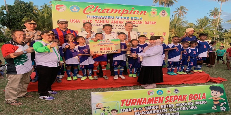  Wakil Bupati Hj. Surya, S.Sos., M.Si., mengapresiasi penyelenggaraan Turnamen Sepak Bola U-10 se-Kabupaten Tojo Una-Una Tahun 2025.