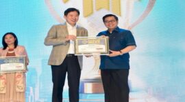 Baznas RI yang diwakili oleh Komisioner Baznas H. Rizaludin Kurniawan, M.Si menerima penghargaan Top Brand Award, di Jimbaran Bali, Selasa (12/08/2025).
