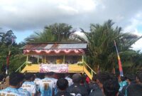 Bupati Tojo Una-Una, Ilham Lawidu, resmi membuka turnamen sepak bola dan voli di Desa Lebiti, Kecamatan Togean, Senin, Agustus 2025.
