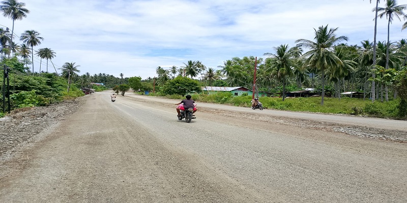 Perbaikan jalur dua dari Kantor Bupati menuju Bandara Tanjung Api, adalah salah satu indikator kuat dari komitmen pemerintah daerah untuk membangun dan meningkatkan kualitas  layanan publik.(ist)