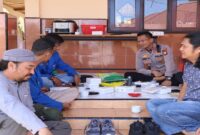 Kapolres Touna, AKBP Yanna Djayawidya, S.I.K., M.H., merangkul Pergerakan Mahasiswa Islam Indonesia (PMII) Komisariat Untad Touna untuk bersama menjaga Kamtibmas, pertemuan itu berlangsung di teras Masjid Al-Muhajirin Polres Touna, Kamis (11/9/2025).