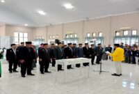  Setelah lebih dari tujuh bulan memimpin Kabupaten Tojo Una-Una, Bupati Ilham Lawidu dan Wakil Bupati Hj. Surya akhirnya menggelar pelantikan perdana pejabat, Jumat (25/9/2025).