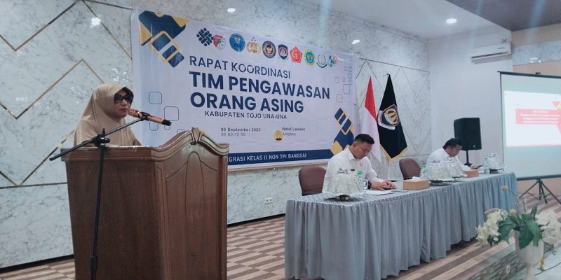 Pemkab Tojo Una-Una  melalui Staf Ahli bidang Kemasyarakatan dan SDM, Marni Mangun, S.H., resmi membuka Rakor Penguatan Tim Pengawasan Orang Asing (Timpora) Tahun 2025, di Hotel Lawaka Amapan, Kecamatan Ratolindi, Selasa (9/9/2025).