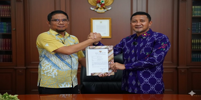 Kepala BPKAD Touna, Dr. Rismanto bersama Bupati Ilham Lawidu