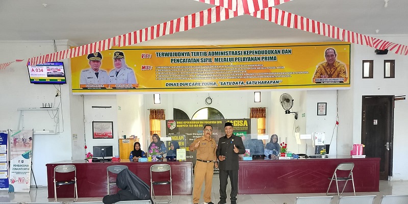 Dukcapil Kabupaten Tojo Una-Una terus berinovasi dalam memberikan pelayanan terbaik bagi masyarakat. Mengusung tagline “Satu Data, Satu Harapan,” tak hanya berfokus pada administrasi kependudukan, tetapi juga pada kenyamanan warga saat mengurus dokumen resmi.