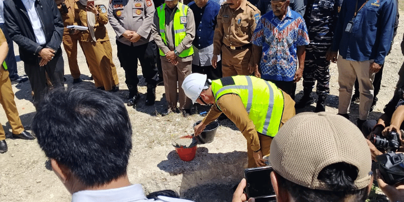 Bupati Bangkep Rusli Moidady lakukan Peletakan Batu pertama Pembangunan Pelabuhan Salakan Senin, 13 Oktober 2025