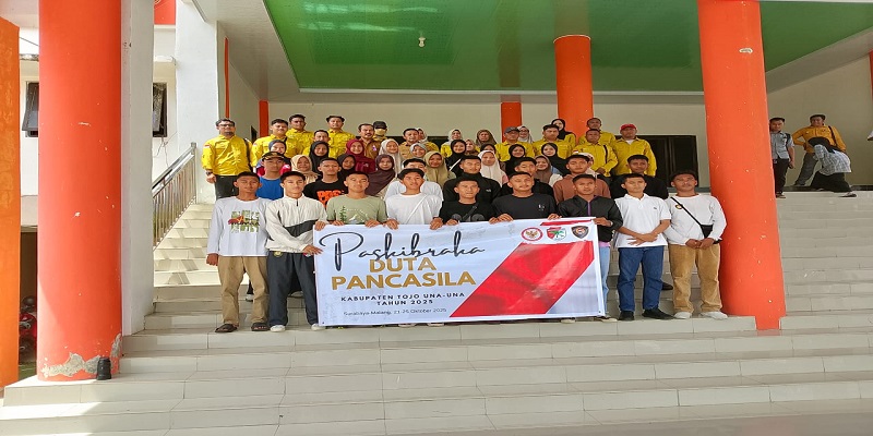 Bupati Tojo Una-Una, Ilham Lawidu, melepas keberangkatan Tim Duta Paskibraka Tojo Una-Una pada Senin sore (20/10/2025) di Kantor Bupati.
