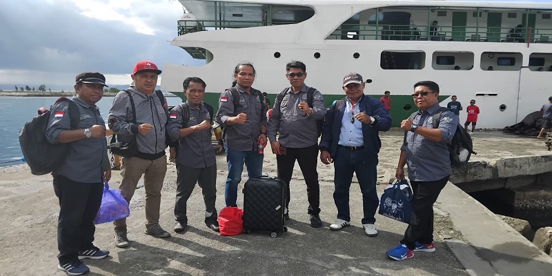 
Ketum PJS Mahmud Marhaba bersama pengurus DPC: Jefriyanto (Ketua DPC Touna) Muis dan Rival (Banggai), Victor (Bangkep) Bang Nursabdin (Banggai Laut), Ruslan (Buol) dan Marwan, yang kini dipercaya sebagai Plt DPC Kota Palu.