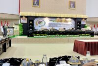 Hj. Sumiaty saat menyampaikan padangan umum Fraksi Amanat Perjuangan pada Rapat Paripurna DPRD, Rabu (19/11).